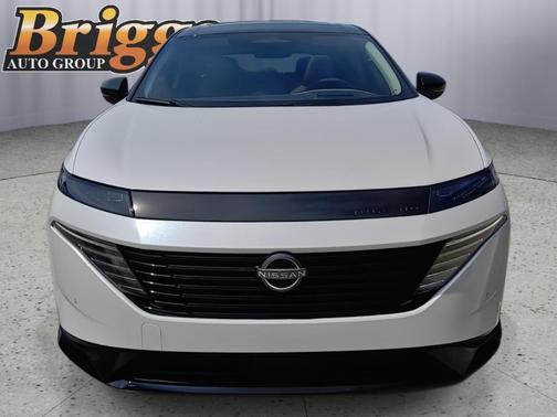 White / Black 2025 Nissan Murano Platinum