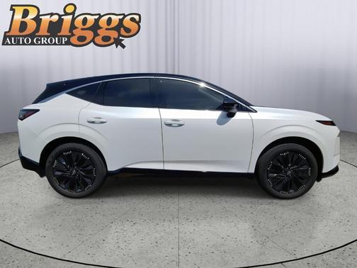 White / Black 2025 Nissan Murano Platinum