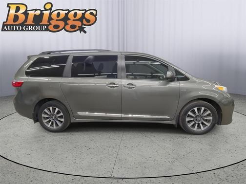 2018 Toyota Sienna XLE