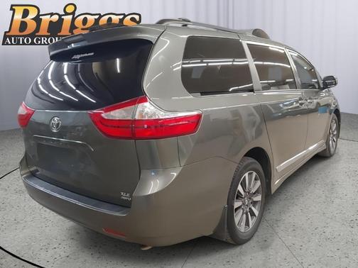 2018 Toyota Sienna XLE