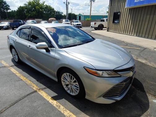 2018 Toyota Camry Hybrid XLE