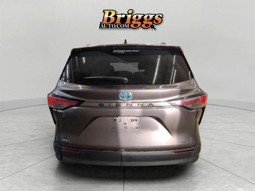 2021 Toyota Sienna LE