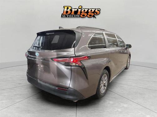 2021 Toyota Sienna LE
