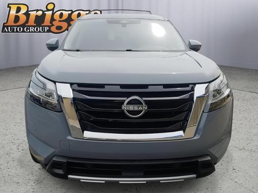 Boulder Gray Pearl 2023 Nissan Pathfinder Platinum