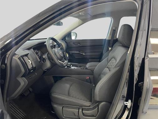 2025 Nissan Pathfinder S