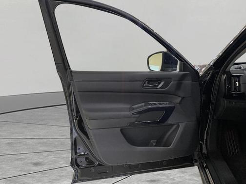 2025 Nissan Pathfinder S
