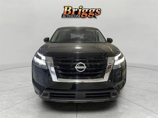 2025 Nissan Pathfinder S