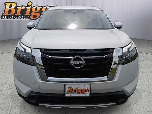 Pearl 2025 Nissan Pathfinder SL