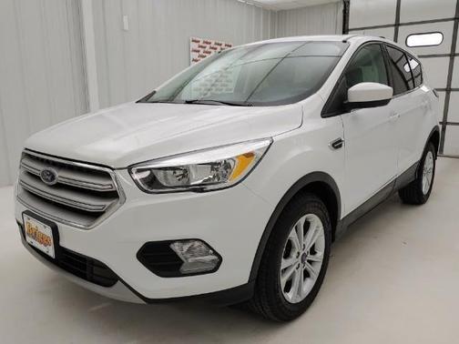 Photo 1 of 26 of 2019 Ford Escape SE