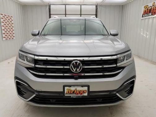 Photo 2 of 28 of 2022 Volkswagen Atlas 3.6L SEL Premium R-Line