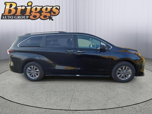 2024 Toyota Sienna 