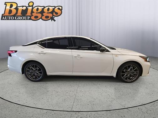 White 2023 Nissan Altima 2.0 SR
