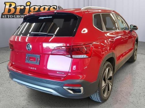 Kings Red 2023 Volkswagen Taos 1.5T SE