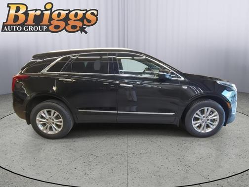 Stellar Black Metallic 2021 Cadillac XT5 Luxury
