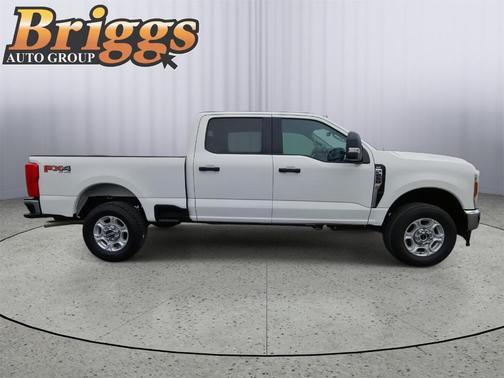 Oxford White 2025 Ford F-250 XLT