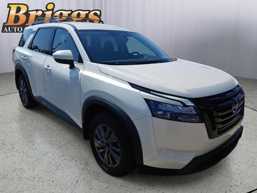 2024 Nissan Pathfinder SV