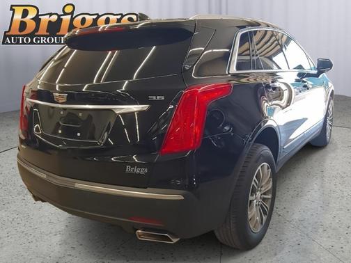 Stellar Black Metallic 2019 Cadillac XT5 Luxury