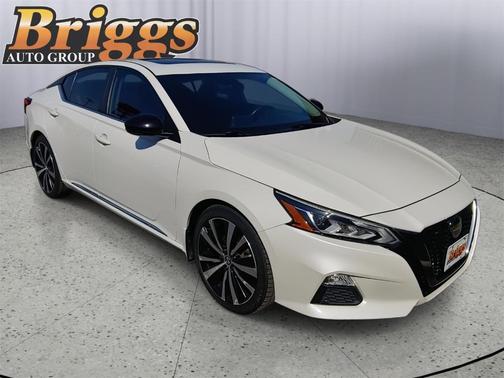 White 2019 Nissan Altima 2.5 SR
