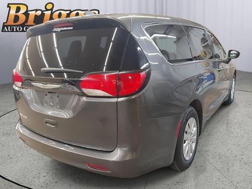 2021 Chrysler Voyager L