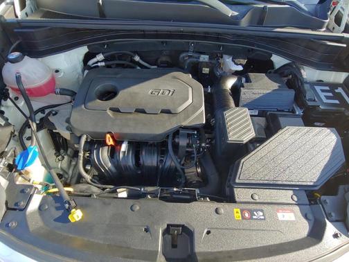 Snow White Pearl 2021 Kia Sportage LX