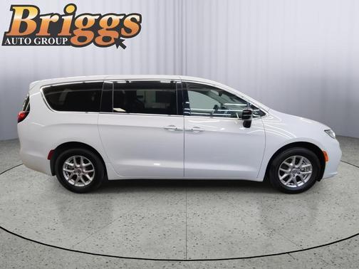 2024 Chrysler Pacifica Touring-L