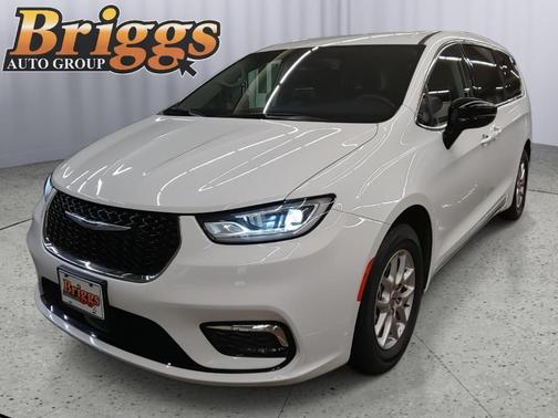 2024 Chrysler Pacifica Touring-L