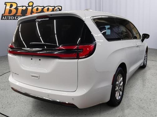 2024 Chrysler Pacifica Touring-L