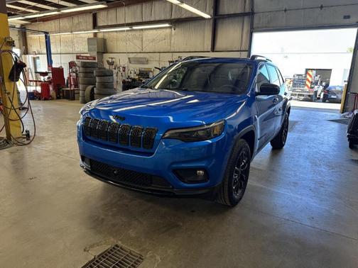 Hydro Blue Pearlcoat 2023 Jeep Cherokee Altitude Lux