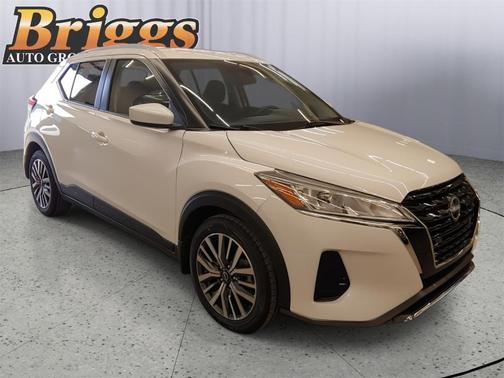 Aspen White 2022 Nissan Kicks SV