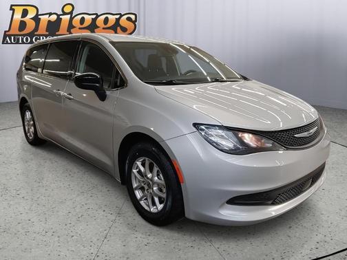2024 Chrysler Voyager LX