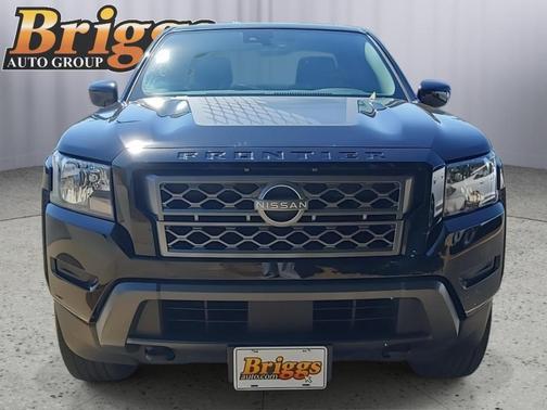 Black 2024 Nissan Frontier SV