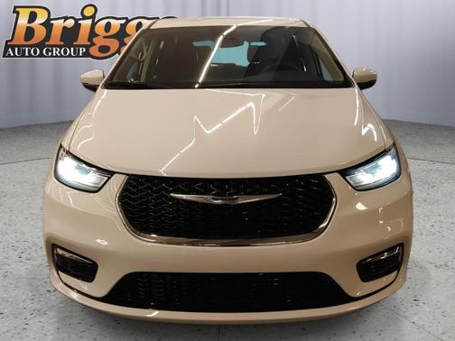 Bright White Clearcoat 2023 Chrysler Pacifica Touring-L
