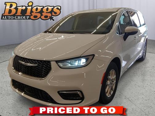 Bright White Clearcoat 2023 Chrysler Pacifica Touring-L