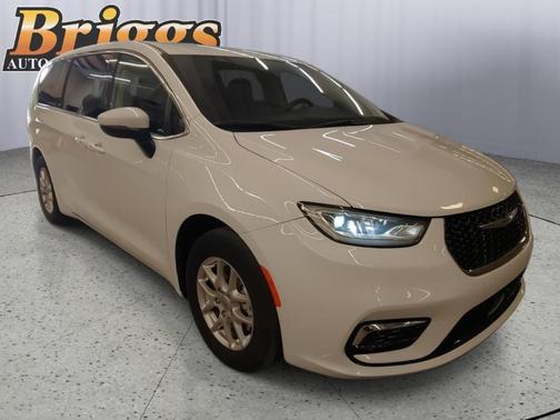 Bright White Clearcoat 2023 Chrysler Pacifica Touring-L