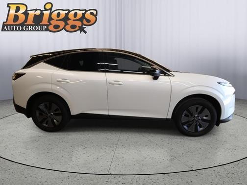 White / Black 2025 Nissan Murano SL
