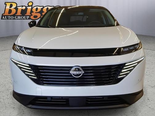 White / Black 2025 Nissan Murano SL