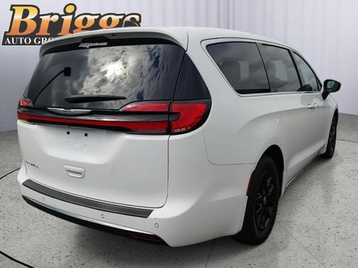 Bright White Clearcoat 2023 Chrysler Pacifica Touring-L