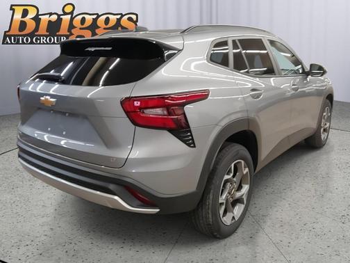 Sterling Gray Metallic 2024 Chevrolet Trax LT