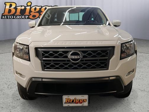 Glacier White 2024 Nissan Frontier SV