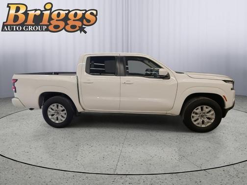 Glacier White 2024 Nissan Frontier SV
