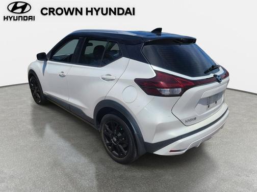 Aspen White/Super Black 2021 Nissan Kicks SV