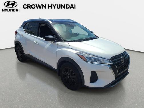 Aspen White/Super Black 2021 Nissan Kicks SV