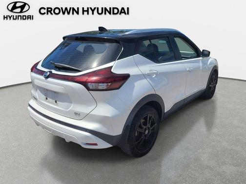 Aspen White/Super Black 2021 Nissan Kicks SV