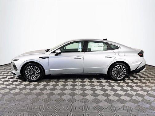 2025 Hyundai SONATA Hybrid SE