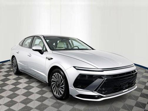 2025 Hyundai SONATA Hybrid SE