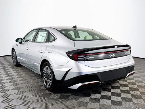 2025 Hyundai SONATA Hybrid SE