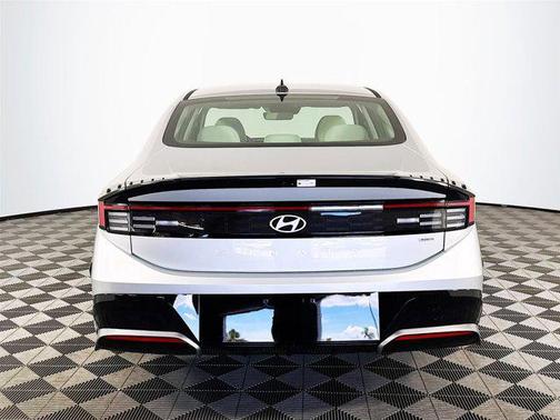 2025 Hyundai SONATA Hybrid SE