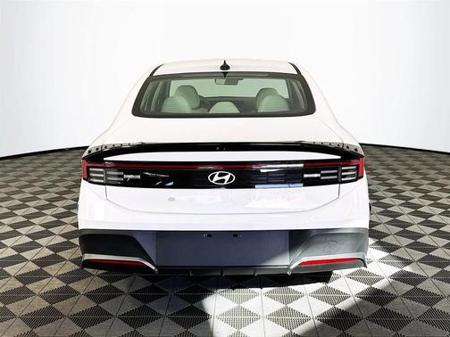 2025 Hyundai SONATA SE