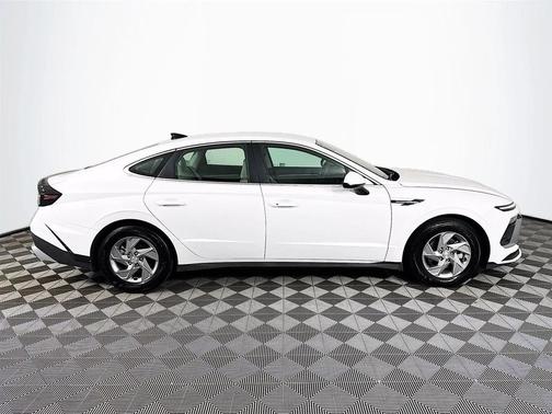 2025 Hyundai SONATA SE