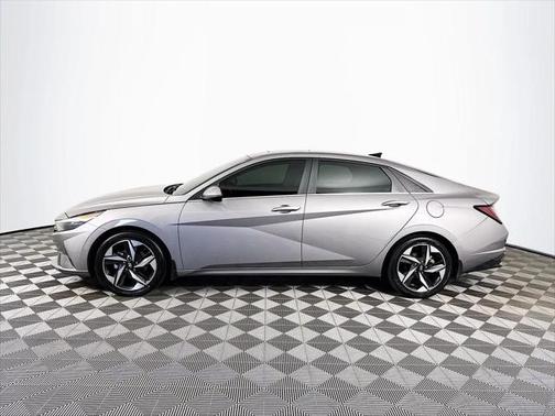 2022 Hyundai ELANTRA Limited